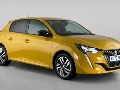 Used Peugeot 208 Allure+ 102 HP (75 kW) 2023 Yellow Hatchback