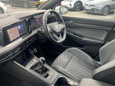 Second-hand VW Golf VIII R-line 150 CP (110 kW) 2023 Alb Hatchback