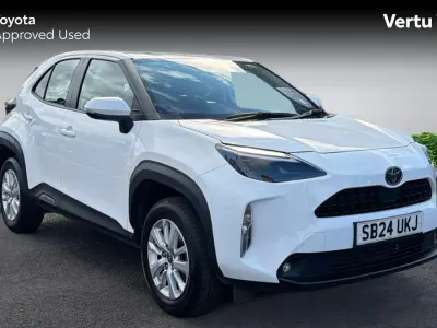 Used Toyota Yaris Hybrid 116 HP (85 kW) 2024 Pure white (solid paint) Estate