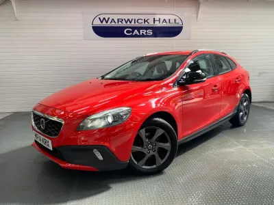 Käytetty Volvo V40 2014 Punainen Viistoperä