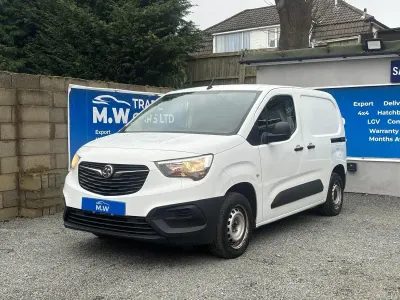 Used Vauxhall Combo 100 HP (73 kW) 2021 White MPV