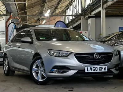 Używany Vauxhall Insignia SRi 165 KM (121 kW) 2018 Srebrny Hatchback