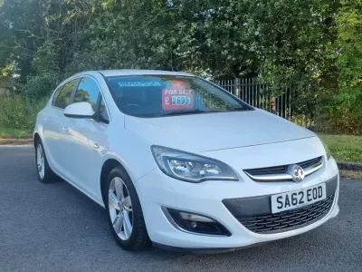 Used Vauxhall Astra SRi 115 HP (84 kW) 2012 White Hatchback