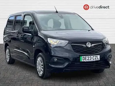 Second-hand Vauxhall Combo 100 kW (136 CP) 2023 Negru Monovolum