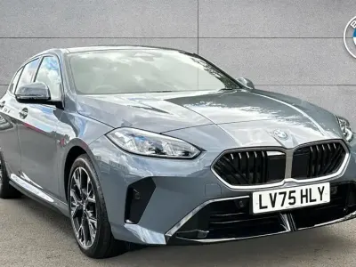 Begagnad BMW 120 M Sport 168 HK (123 kW) 2025 Grå Halvkombi
