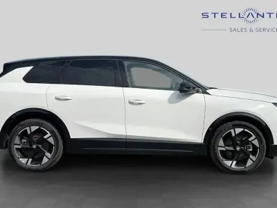 Used Vauxhall Grandland Ultimate 154 kW (210 HP) 2025 White SUV
