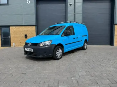 Begagnad VW Caddy 102 HK (75 kW) 2013 Blå Minibuss