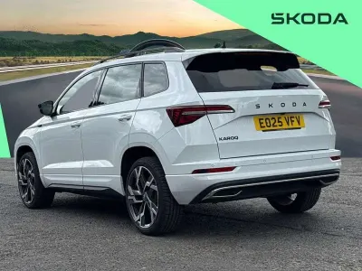 Gebraucht Skoda Karoq SportLine 150 PS (110 kW) 2025 Weiß SUV