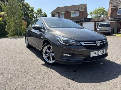 Używany Vauxhall Astra SRi 100 KM (73 kW) 2016 Szary Hatchback