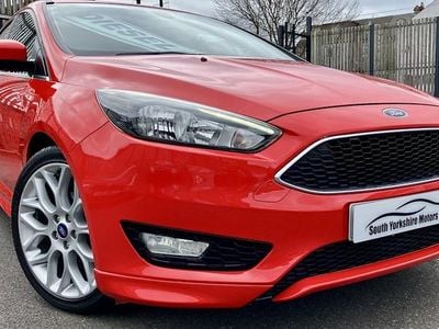 Used Ford Focus Zetec 120 HP (88 kW) 2015 Red Hatchback