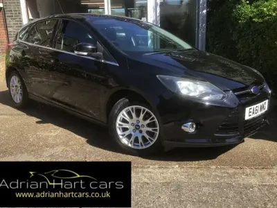 Begagnad Ford Focus Titanium 125 HK (91 kW) 2011 Svart Halvkombi