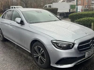 Usado Mercedes E200 2021 Prateado Sedan