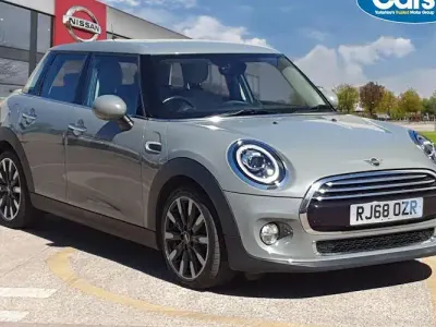 Begagnad Mini Cooper Exclusive 136 HK (100 kW) 2019 Grå Halvkombi