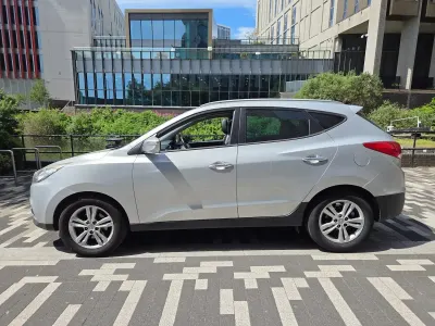 Used Hyundai ix35 Premium 115 HP (84 kW) 2011 Silver SUV