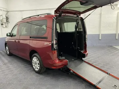 Used VW Caddy Maxi Life 122 HP (89 kW) 2023 Red MPV