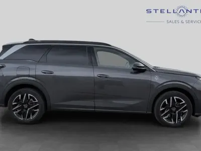 Usado Peugeot 5008 GT 134 CV (98 kW) 2025 Gris SUV