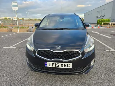 Usado Kia Carens 2015 Negro Monovolumen