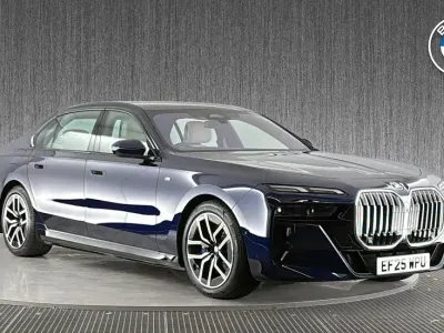 Usado BMW 750e M Sport 482 CV (354 kW) 2025 Azul Berlina