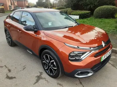 Używany Citroën e-C4 Shine 100 kW (136 KM) 2022 Brązowy Hatchback
