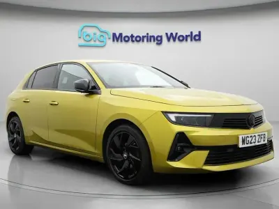 Used Vauxhall Astra S 130 HP (95 kW) 2023 Yellow Hatchback