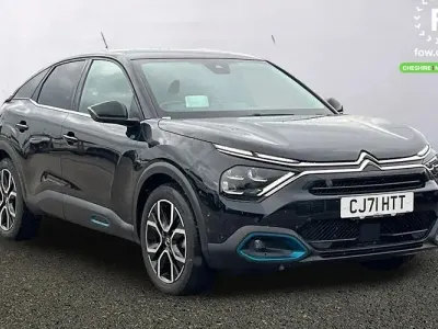 Begagnad Citroën e-C4 Shine 100 kW (136 HK) 2021 Svart Halvkombi