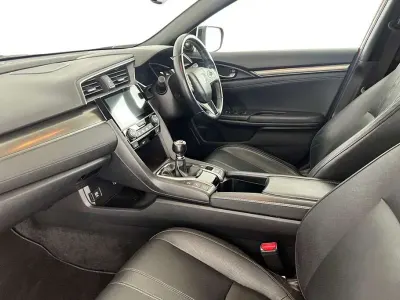 Używany Honda Civic EX 127 KM (93 kW) 2018 Czerwony Hatchback