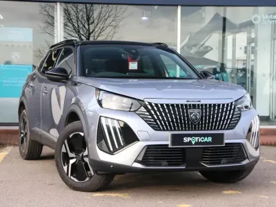 Używany Peugeot 2008 GT 129 KM (94 kW) 2023 Szary SUV