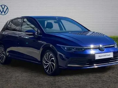 Second-hand VW Golf VIII 130 CP (95 kW) 2023