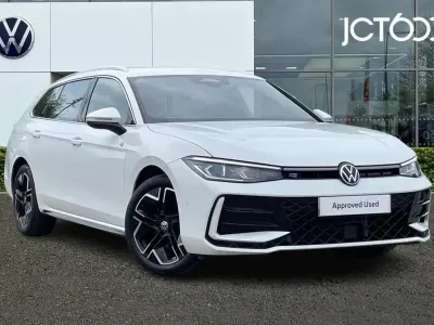 Usado VW Passat R-line 150 HP (110 kW) 2025 Branco Carrinha