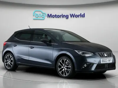 Usado Seat Ibiza XCELLENCE 108 CV (79 kW) 2023 Gris Utilitario