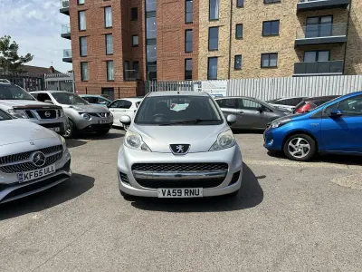 Used Peugeot 107 68 HP (50 kW) 2010 Silver Hatchback