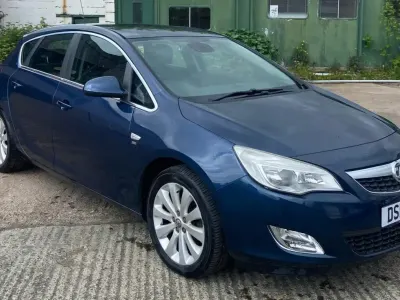 Used Vauxhall Astra 115 HP (84 kW) 2012 Blue Hatchback