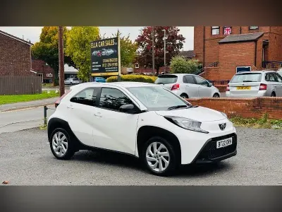 Used Toyota Aygo X PURE 72 HP (52 kW) 2022 White SUV