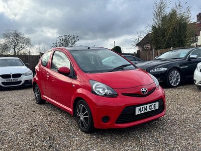 Used Toyota Aygo 70 HP (51 kW) 2014 Multicoloured Hatchback
