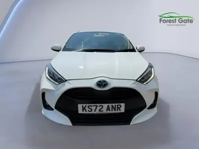 Used Toyota Yaris Design 114 HP (83 kW) 2023 White Hatchback