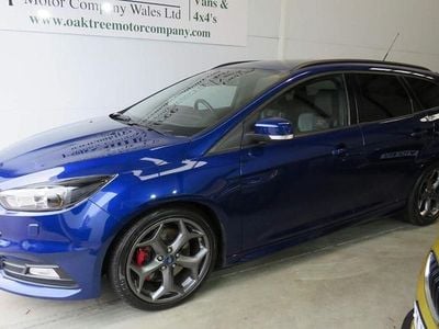 Blue Used 2016 Ford Focus ST Estate | £11,495 (Fair price)