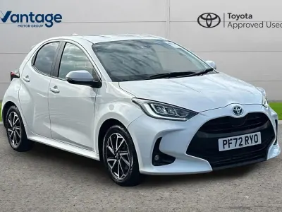 Used Toyota Yaris Design 113 HP (83 kW) 2023 White Hatchback