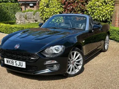 Usado Fiat 124 Spider Lusso 140 HP (102 kW) 2018 Preto Cabrios
