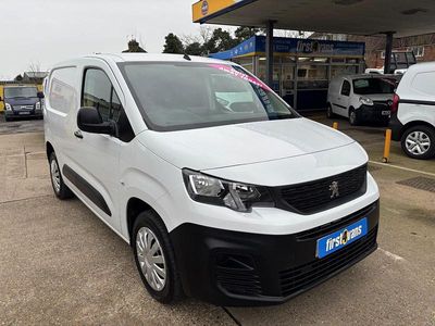 Used Peugeot Partner Premium 100 HP (73 kW) 2023 White MPV