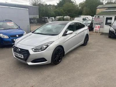 Käytetty Hyundai i40 Premium 141 HP (103 kW) 2015 Hopea Sedan