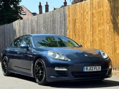 Used Porsche Panamera 250 HP (183 kW) 2012 Blue Hatchback
