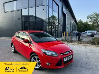 Używany Ford Focus Zetec 125 KM (91 kW) 2013 Czerwony Hatchback
