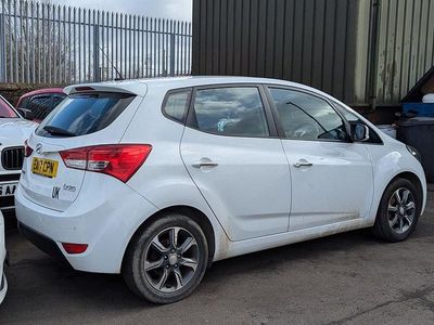 Used Hyundai ix20 SE 90 HP (66 kW) 2017 White Hatchback
