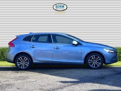 Used Volvo V40 Momentum 152 HP (111 kW) 2017 Hatchback