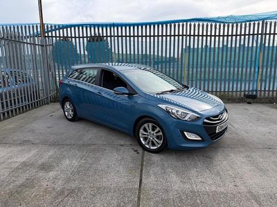 Used Hyundai i30 Style 128 HP (94 kW) 2014 Blue Estate
