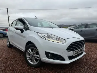 Used Ford Fiesta Zetec 95 HP (69 kW) 2016 White Hatchback