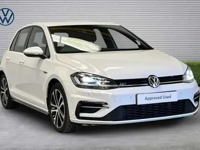 Begagnad VW Golf VII R-line Edition 150 HK (110 kW) 2020 Vit Halvkombi