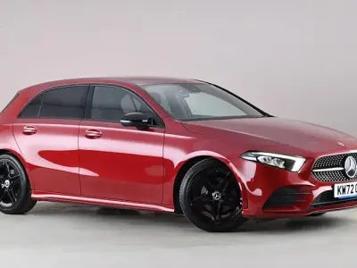 Begagnad Mercedes A200 Executive 163 HK (119 kW) 2022 Röd Halvkombi