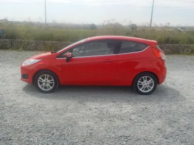 Used Ford Fiesta Zetec 100 HP (73 kW) 2015 Red Hatchback