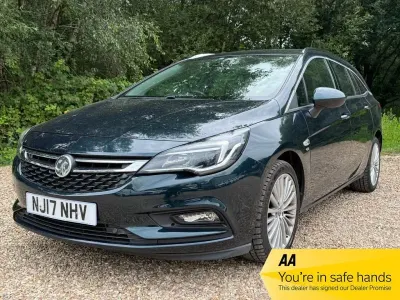 Used Vauxhall Astra Elite 136 HP (100 kW) 2017 Green Estate